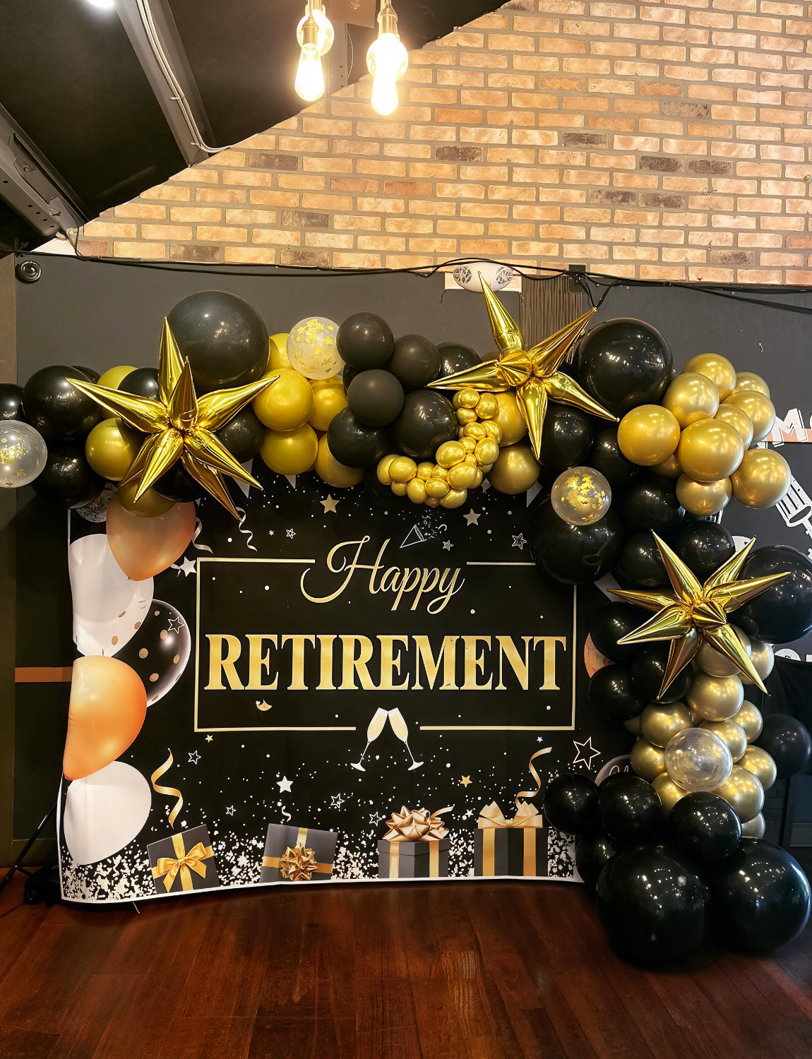Adeyoo Black and Gold Balloon Arch Garland Kit - Black and Gold Balloons with Explosion Star Foil Balloon 18/10/5Inch Glitter Latex Balloons for Birthday Retirement Wedding Prom Party Decorations