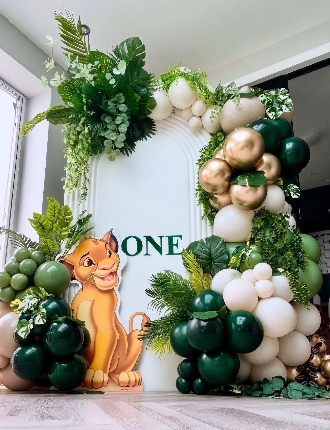 Adeyoo Dark Green Balloons - Forest Green Balloons 12 Inch Round Latex Balloon with Ribbons Shiny Party Balloon for Birthday Football Baby Shower Jungle Safaril Theme Party Decorations, 50Pcs