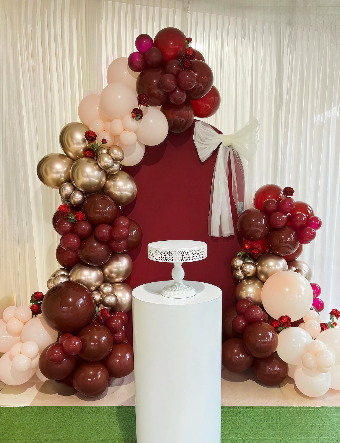 Adeyoo Burgundy Balloons Arch Kit Garland - 128 Pcs Wine Red Balloon Arch with Maroon White Balloon Glitter Gold Latex Balloons for Ruby Wedding Anniversary Birthday Prom Party Decorations