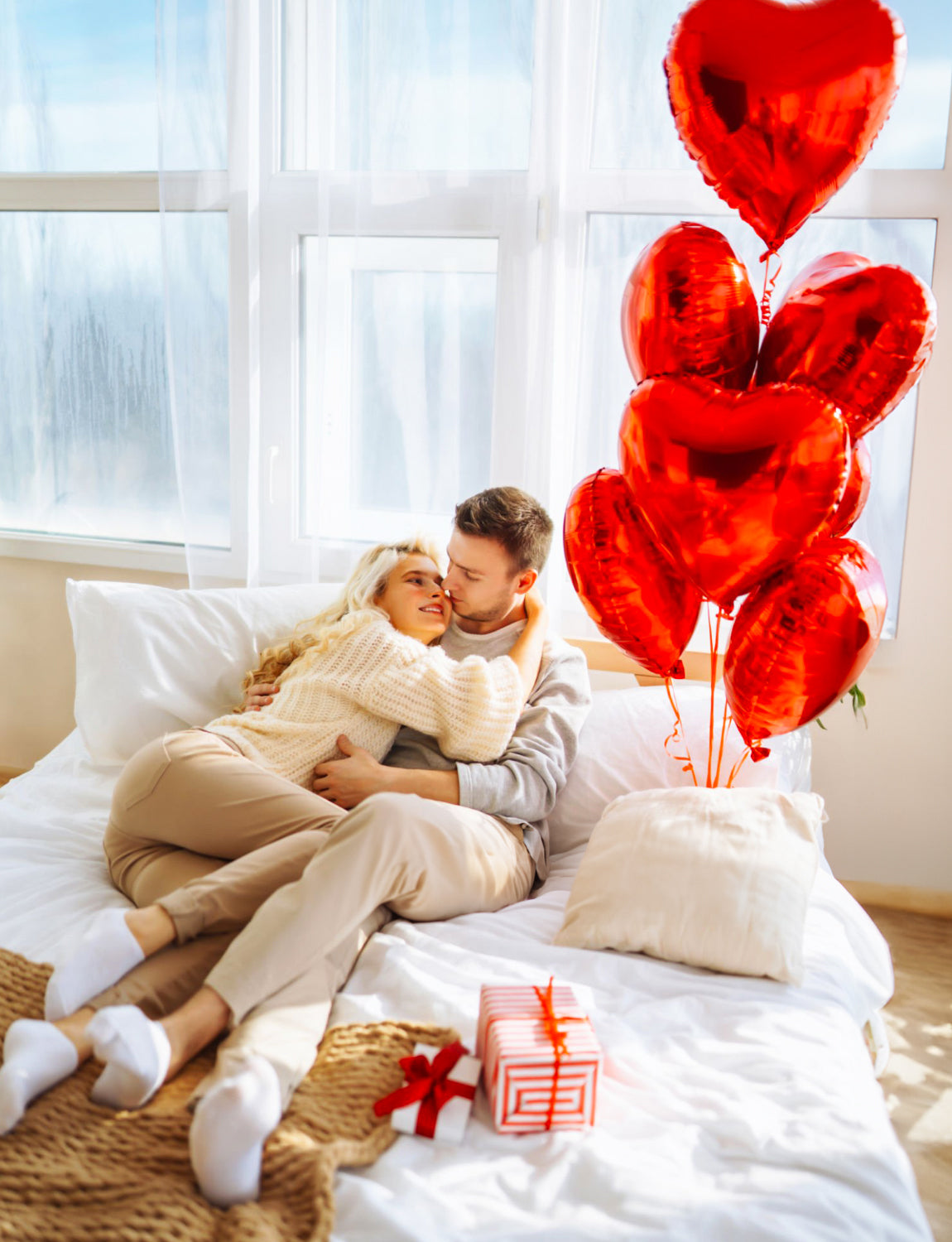 Adeyoo Anniversary Balloons Decorations,Happy Anniversary Banner,Red Heart Shaped Balloons,Large Love Balloons,Rose Petals,Latex Balloons for Romantic Nigh Anniversary Valentines Day Party Supplies