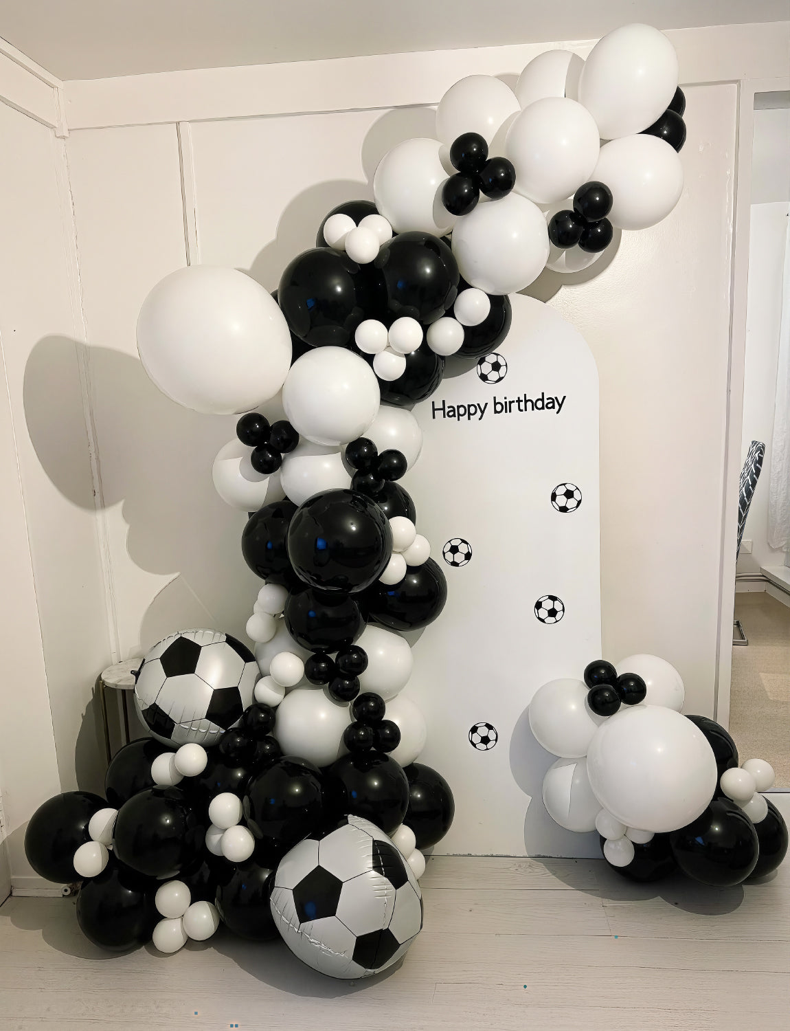 Adeyoo Football Balloon Arch Garland Kit - Black and White Balloons with Football Print Balloons, Soccer Explosion Star Foil Balloon for Birthday Soccer Theme World Cup Party Decorations