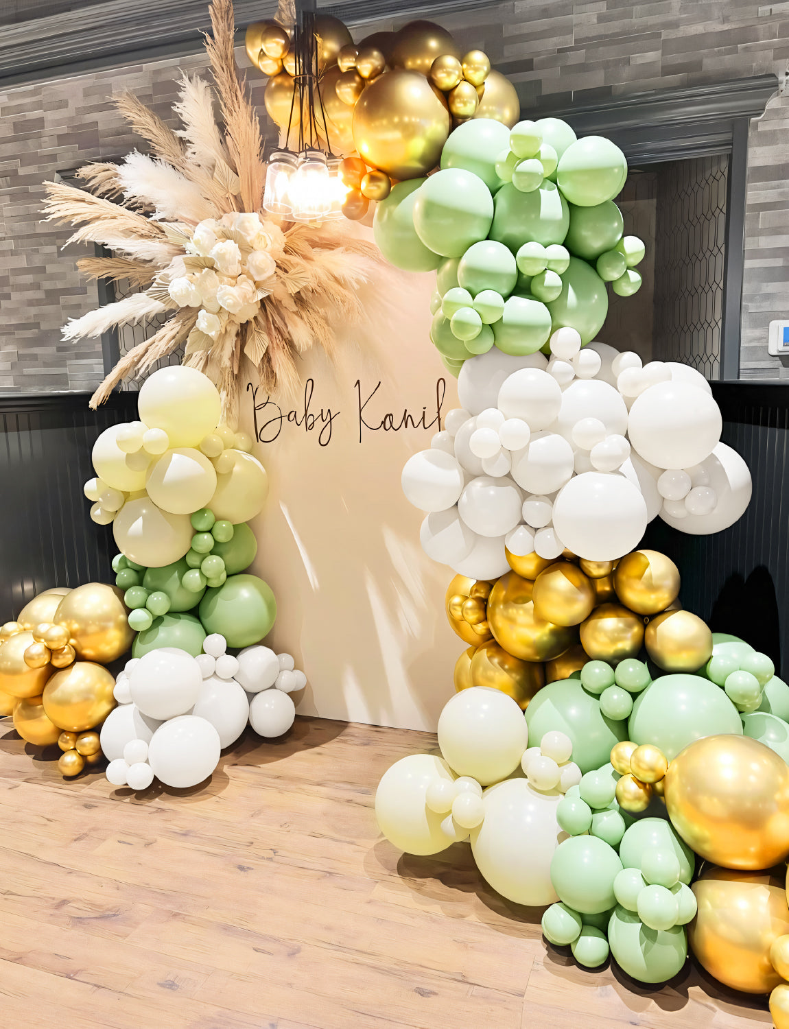 Sage Green Balloon Garland Arch Kit,136Pcs Latex Balloons Green and White Balloons Metallic Gold Confetti Balloons Different Sizes 18 10 5 Inch for Birthday Baby Shower Jungle Safari Party Decorations