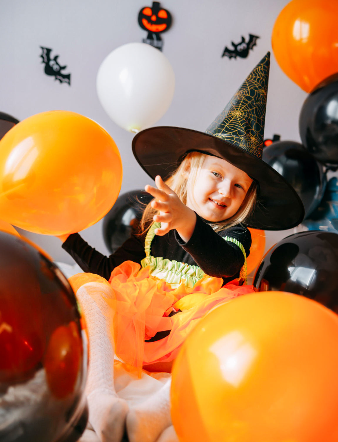 Adeyoo Halloween Balloons Orange and Black Balloons Set,60 Pcs 12inch Latex Balloons Orange Black White Confetti Balloons for Birthday Halloween Trick or Treat Party Spooky Ghost Party Decoration