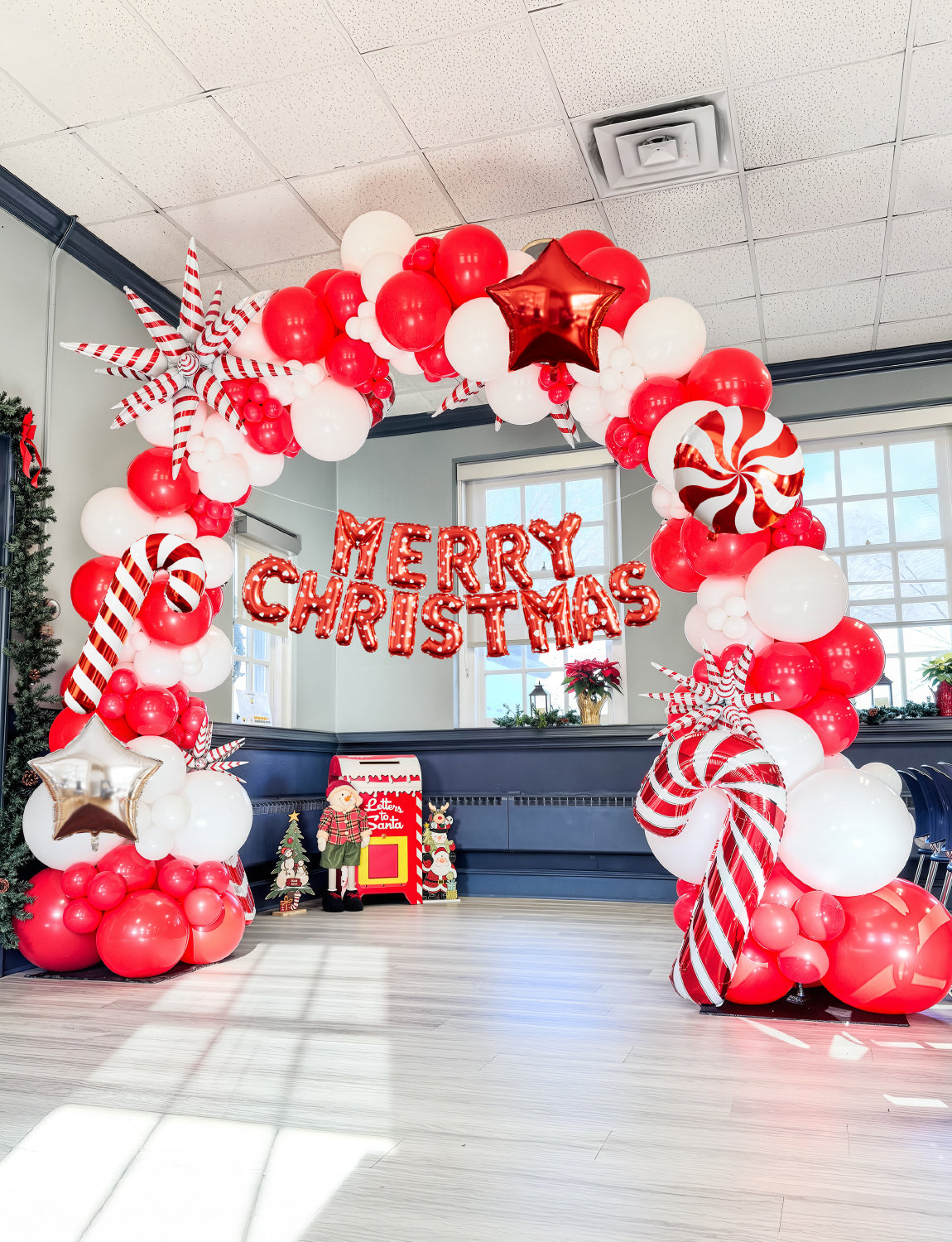 Adeyoo Christmas Balloons Arch Kit Garland - Red and White Balloons with Star Candy Cane Balloon, Merry Christmas Banner, Xmas Balloon for Xmas Party Decorations