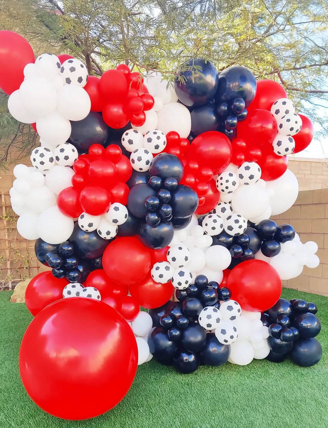 Adeyoo 50Pcs Football Balloons - 12 Inch Black and White Soccer Latex Balloons Bright Party Balloon for Football Sport Theme World Cup Birthday Party Decorations
