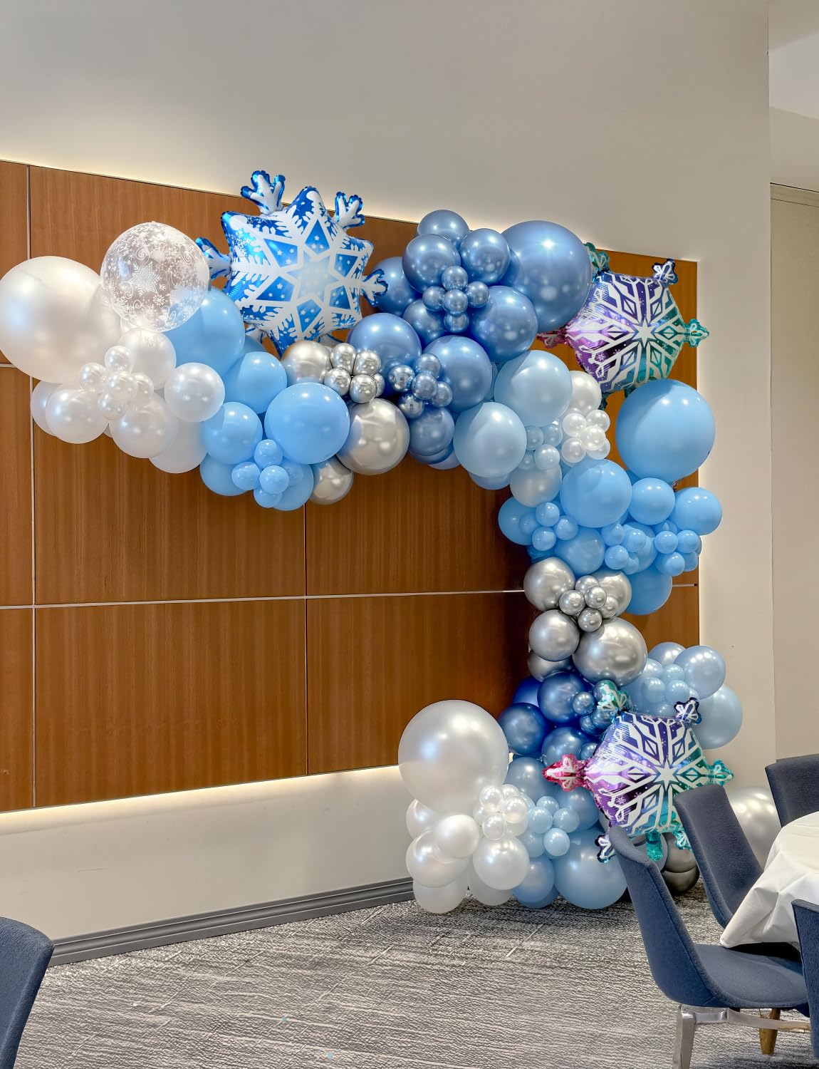 Snowflake Balloon Arch Garland Kit - 132Pcs Winter Wonderland Balloon Arch with Blue Silver White Balloons, Snowflake Foil Balloons for Winter Christmas Princess Theme Party Decorations