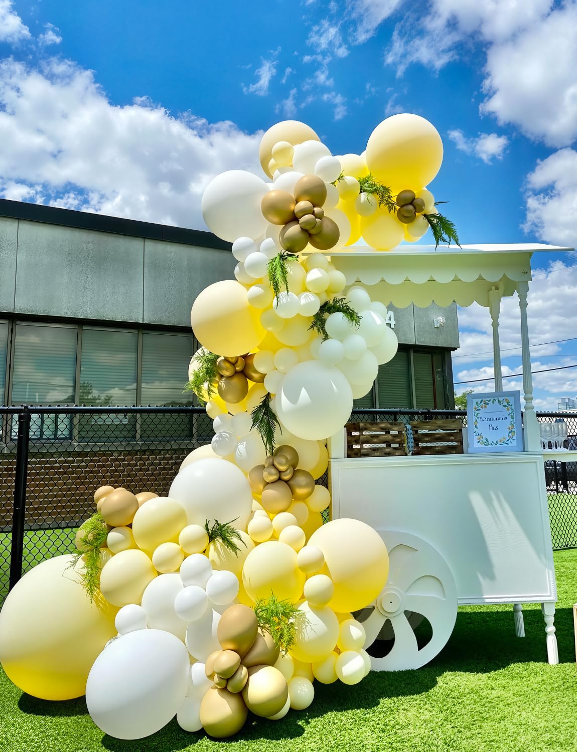 Adeyoo Yellow and White Balloons - 12inch Pastel Yellow Balloons Glitter Gold Confetti Balloon White Party Balloon for Sunflower Honeybee Theme Birthday Baby Shower Party Decorations, Indoor Outdoor