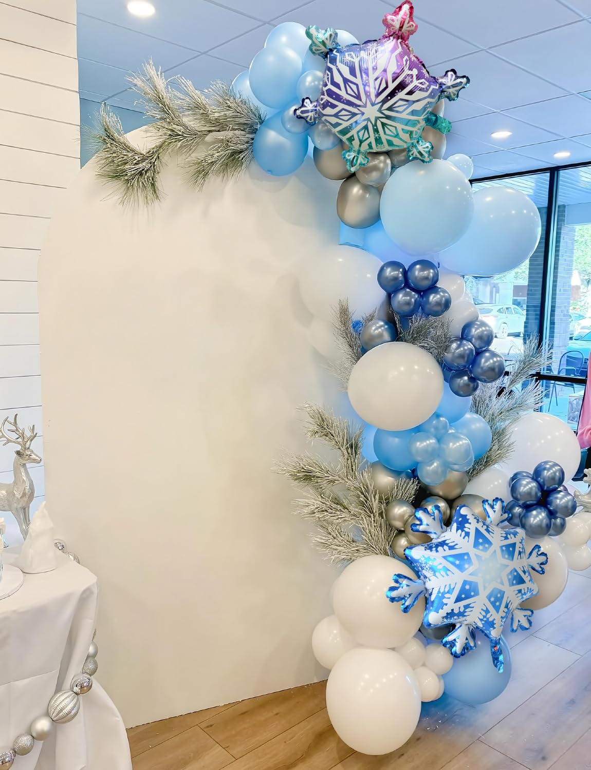 Snowflake Balloon Arch Garland Kit - 132Pcs Winter Wonderland Balloon Arch with Blue Silver White Balloons, Snowflake Foil Balloons for Winter Christmas Princess Theme Party Decorations
