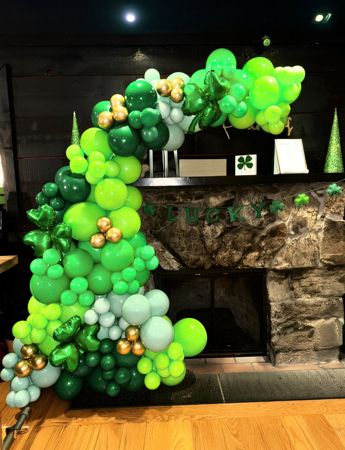 St Patricks Day Balloon Arch Kit Garland - 114Pcs Green and Gold Balloons Arch with Polka Dot Latex Balloons, Rainbow Vortex Foil Balloon for St Patricks Day Irish Theme Party Decorations