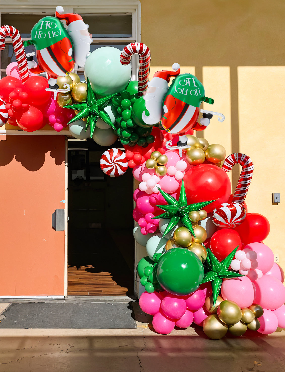 Christmas Balloon Garland Arch Kit,125Pcs Red Green Xmas Balloons Macaron Pink Balloons with Large Santa Claus Balloons Candy Cane Mylar Balloons Starburst Foil Balloons for Xmas Party Supplies