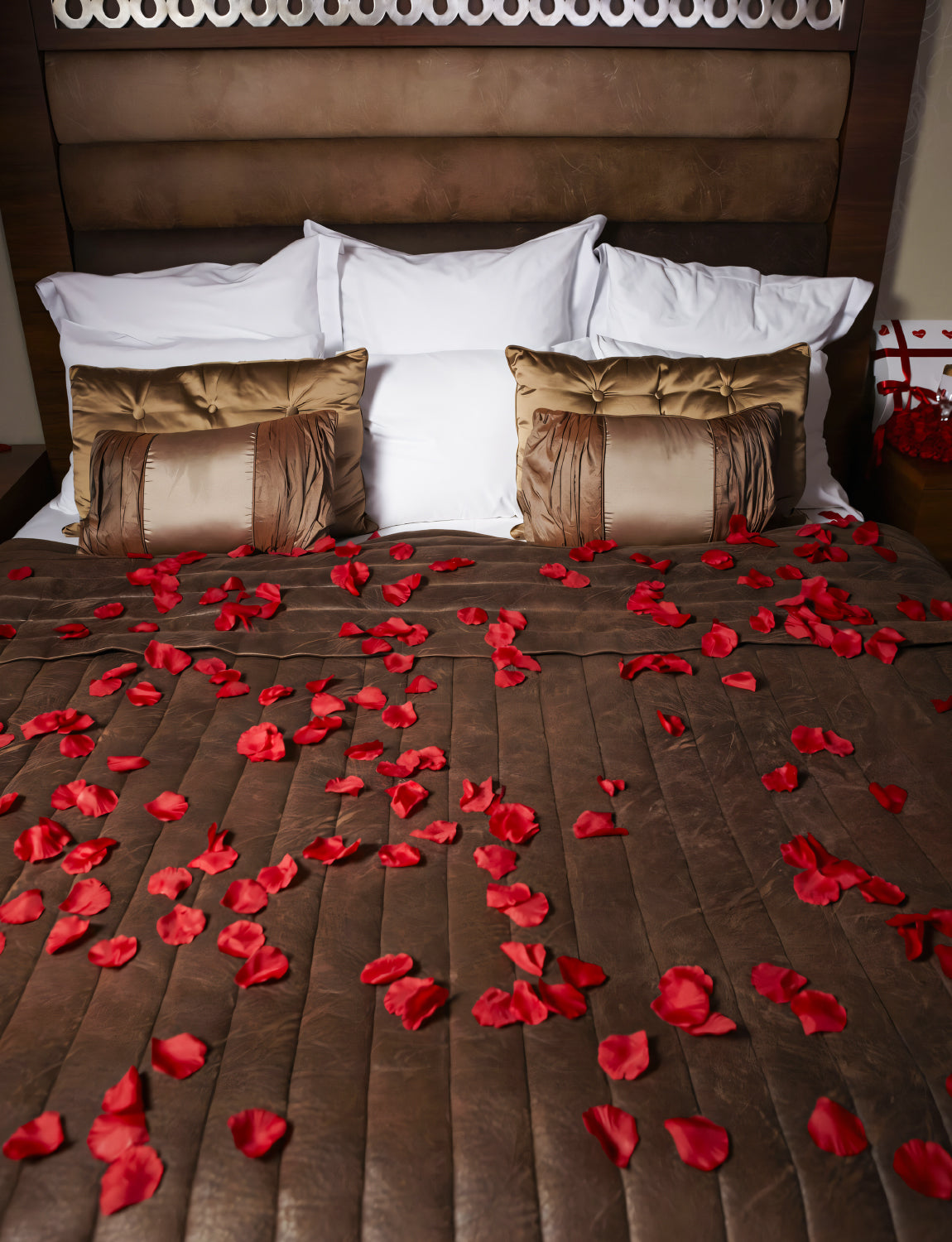 Adeyoo I Love You Balloons and Red Heart Balloons,Valentines Balloons Kit with Rose Petals Gold I Love You Balloons for Him/Her Foil Balloons for Valentine's Day Wedding Anniversary Party Decorations