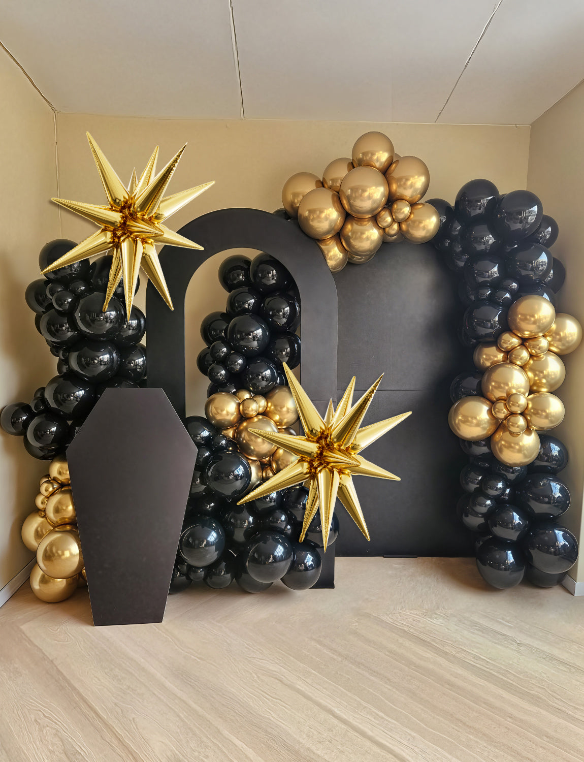 Adeyoo Black and Gold Balloon Arch Garland Kit - Black and Gold Balloons with Explosion Star Foil Balloon 18/10/5Inch Glitter Latex Balloons for Birthday Retirement Wedding Prom Party Decorations