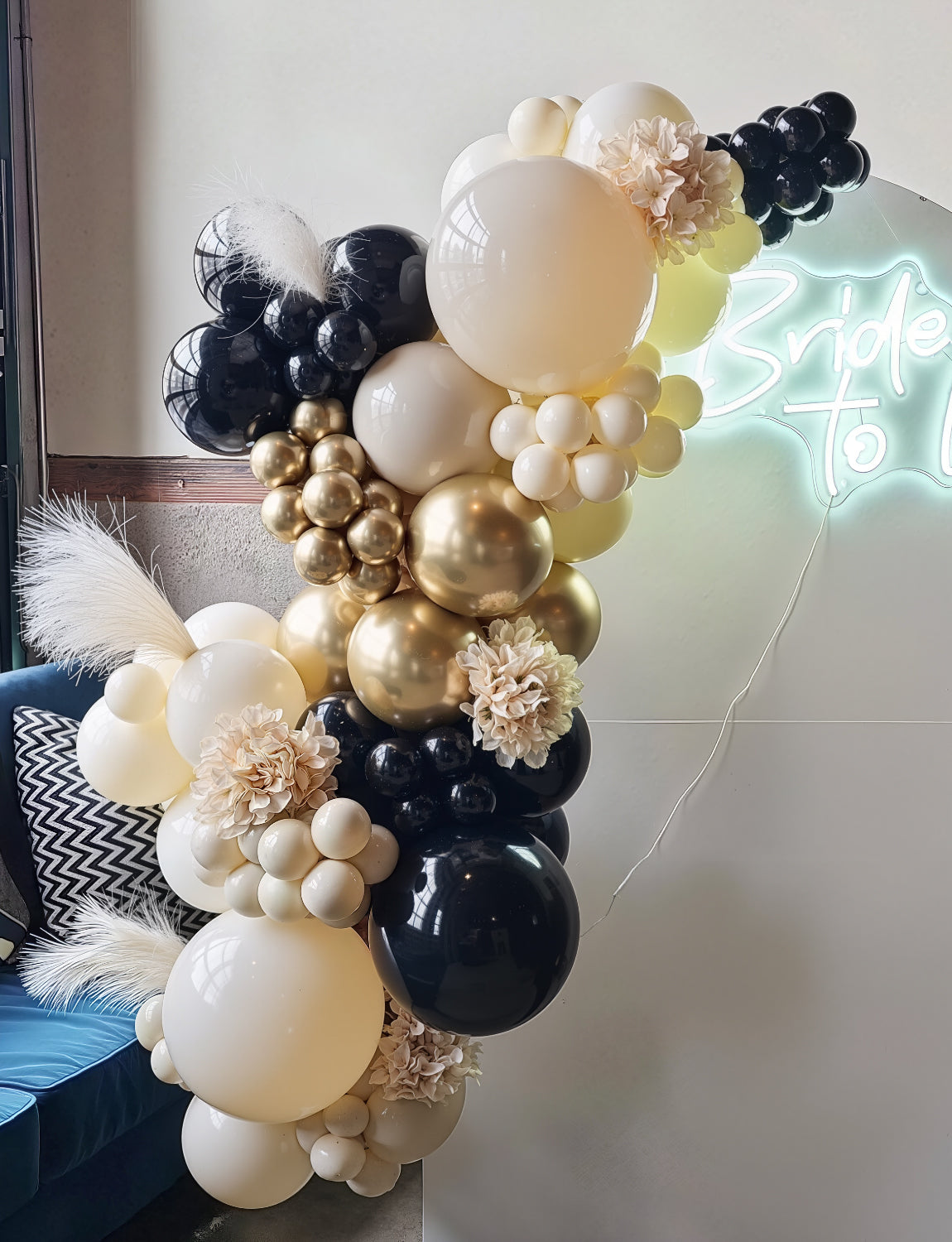 Adeyoo Black Gold White Balloon Arch Kit Garland - 125 Pcs Black and Gold Balloon Arch with Star Balloons Metallic Champagne White Balloons for Birthday Wedding Baby Showers Boho Party Decorations