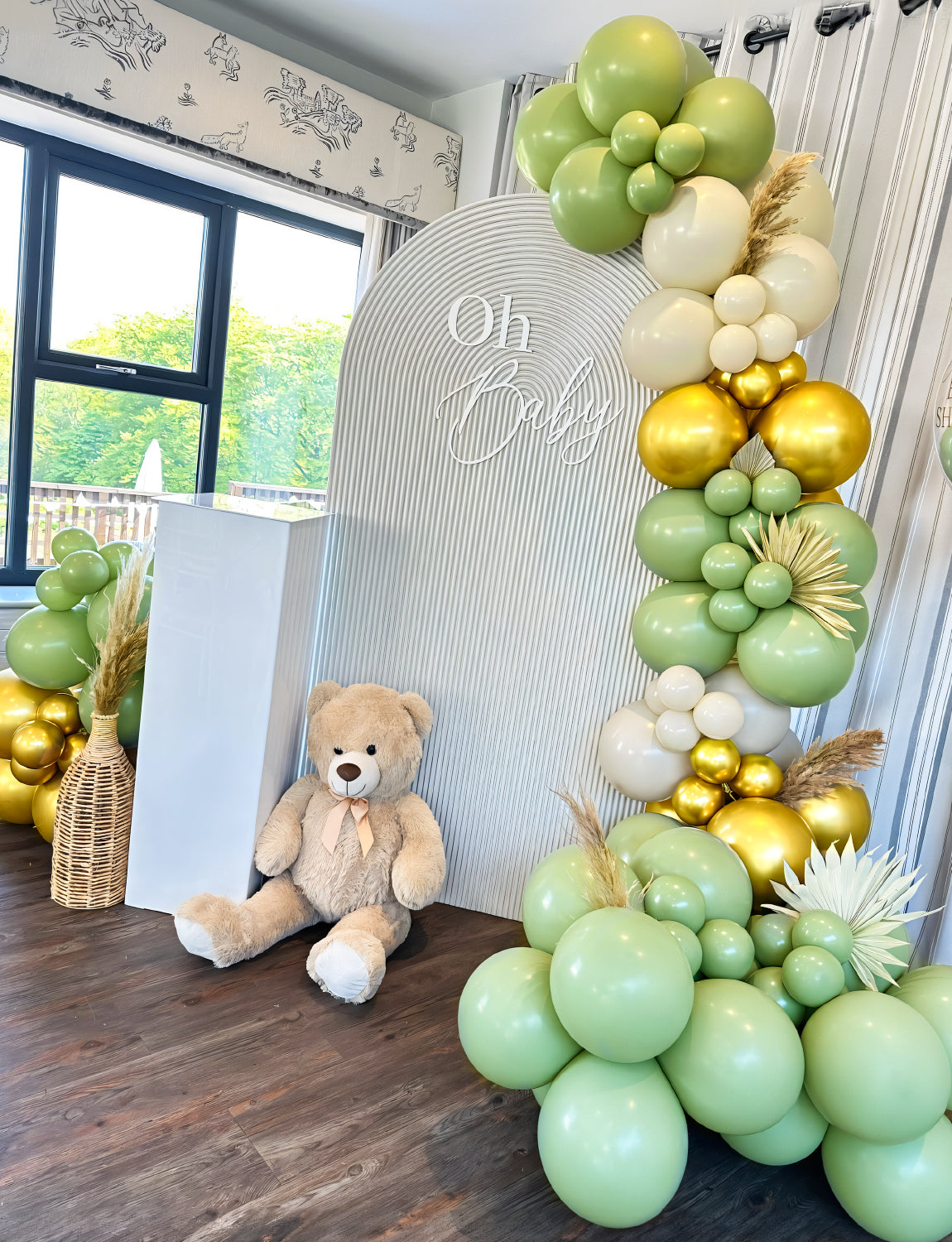 Sage Green Balloon Garland Arch Kit,136Pcs Latex Balloons Green and White Balloons Metallic Gold Confetti Balloons Different Sizes 18 10 5 Inch for Birthday Baby Shower Jungle Safari Party Decorations
