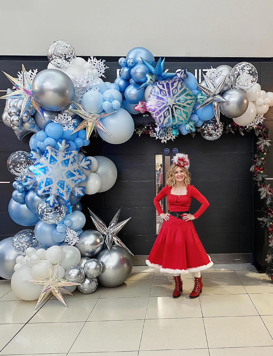 Snowflake Balloon Arch Garland Kit - 132Pcs Winter Wonderland Balloon Arch with Blue Silver White Balloons, Snowflake Foil Balloons for Winter Christmas Princess Theme Party Decorations