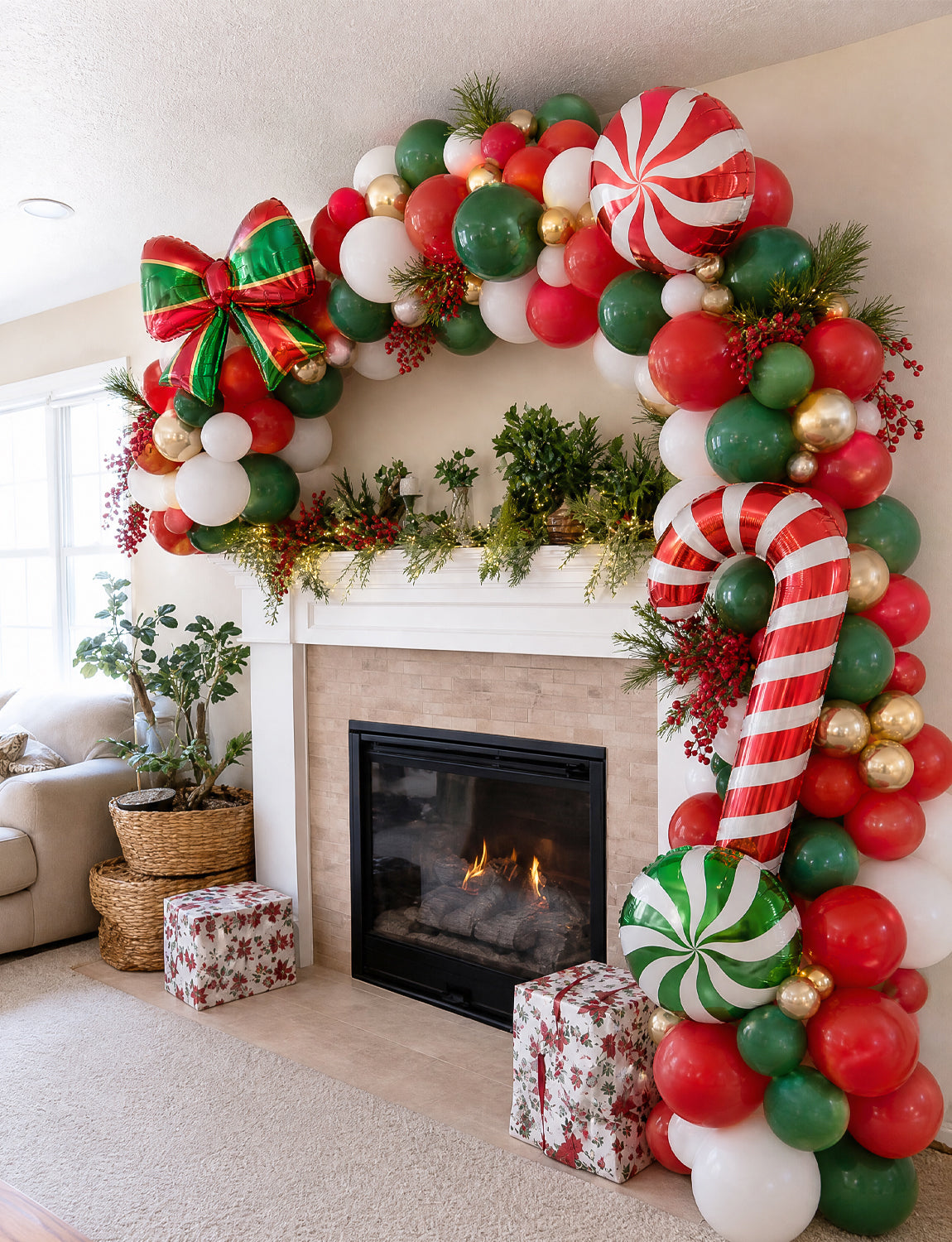 Christmas Balloon Garland Arch Kit, Red Green Gold Christmas Balloon 131 Pcs Red Green White Gold Latex Balloons with Christmas Bow, Candy Cane Foil Balloons for Christmas New Year Party Decor