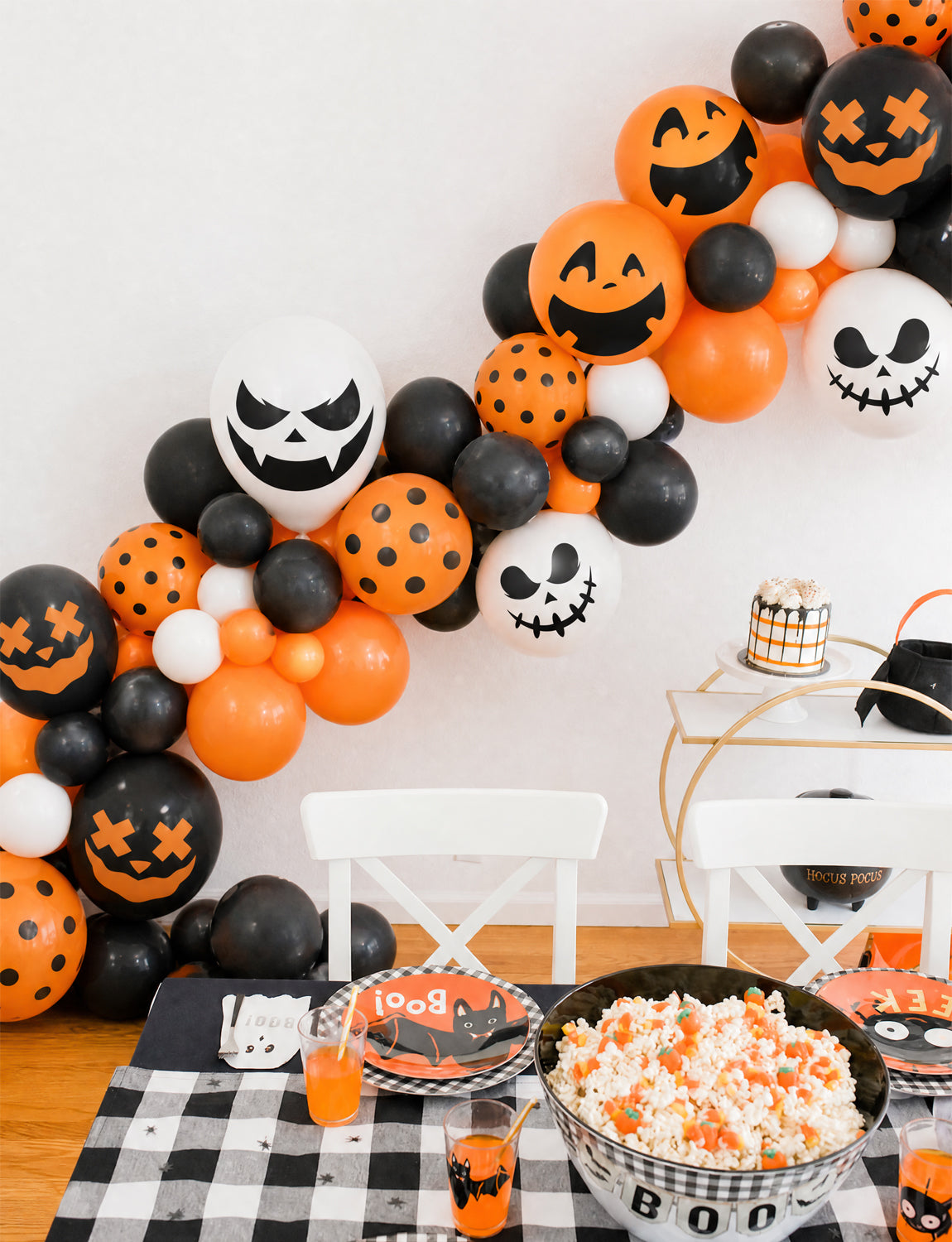 Halloween Party Balloons, 50 Pcs 12 Inch Orange Black White Balloons 5 Styles Halloween Printed Balloons, Ghost, Pumpkin and Skull Balloons, Spooky Latex Balloons for Birthday Party Decorations