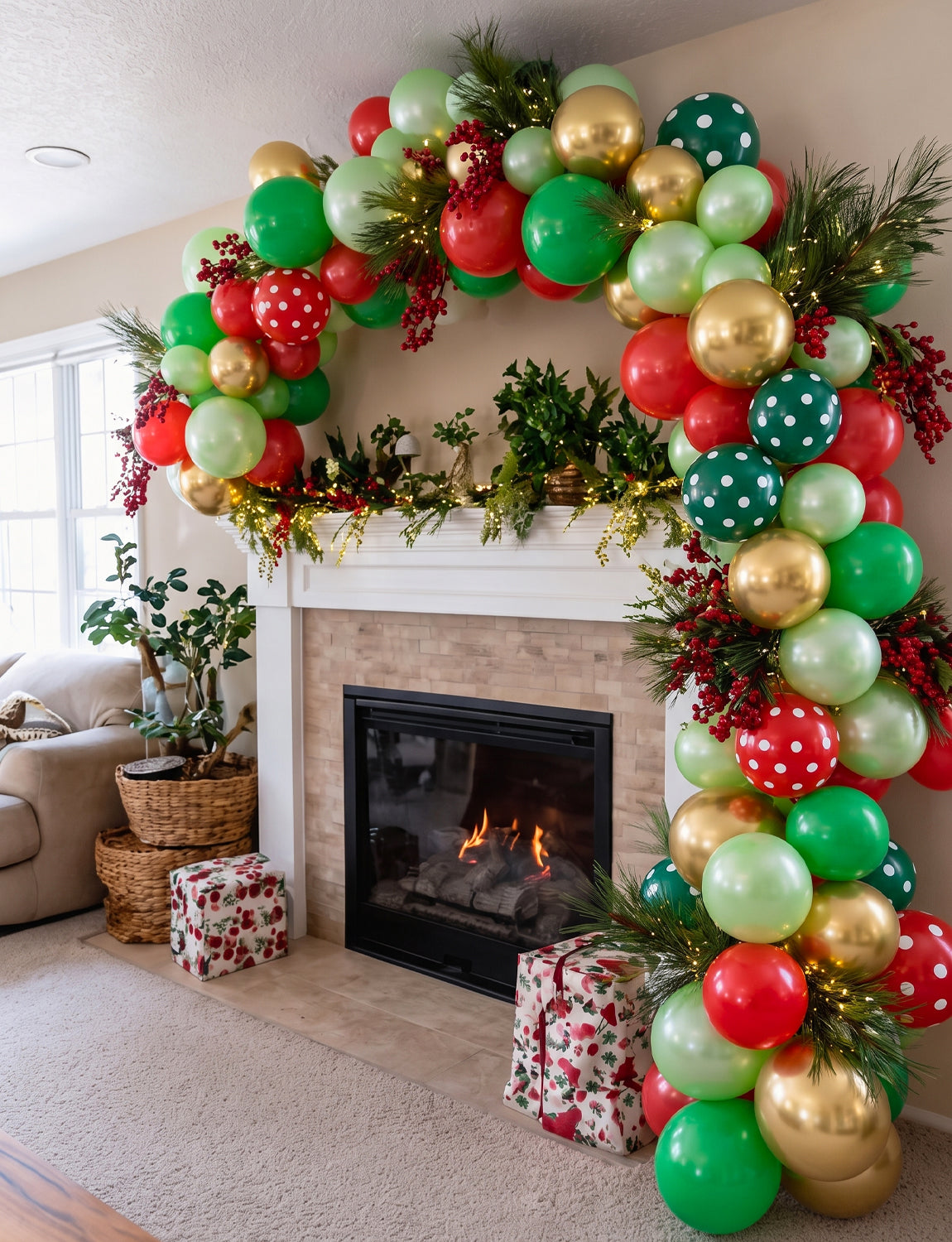 Christmas Balloons - Red Green Gold Polka Dot Balloons for Christmas 50 Pcs 12 Inch Christmas Balloons, Red Green Gold Balloons with Polka Dot Balloon for Xmas Christmas Party Decorations
