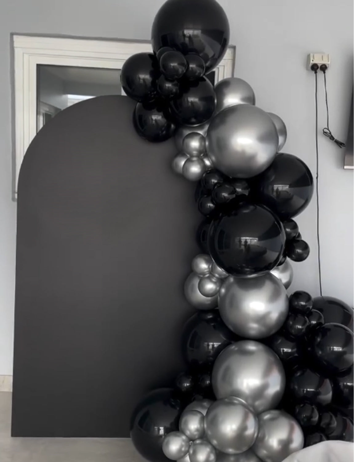 18 Inch Black Balloons, 24 Pcs Large Black Latex Balloon with Ribbon Giant Black Balloons for Birthday Decorations, Party Balloons for Halloween Wedding Anniversary Graduation Party Supplies