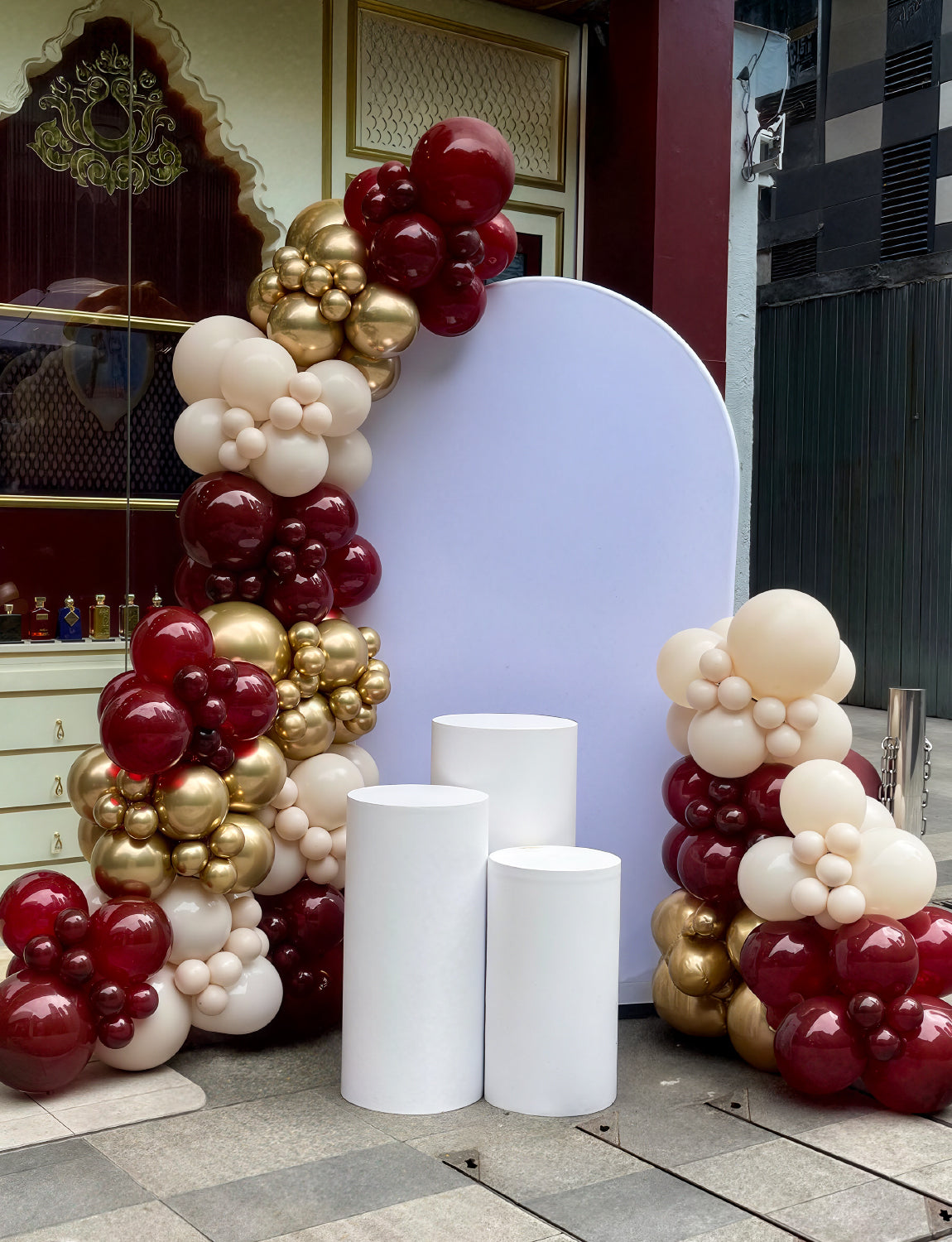 Adeyoo Burgundy Balloons Arch Kit Garland - 128 Pcs Wine Red Balloon Arch with Maroon White Balloon Glitter Gold Latex Balloons for Ruby Wedding Anniversary Birthday Prom Party Decorations