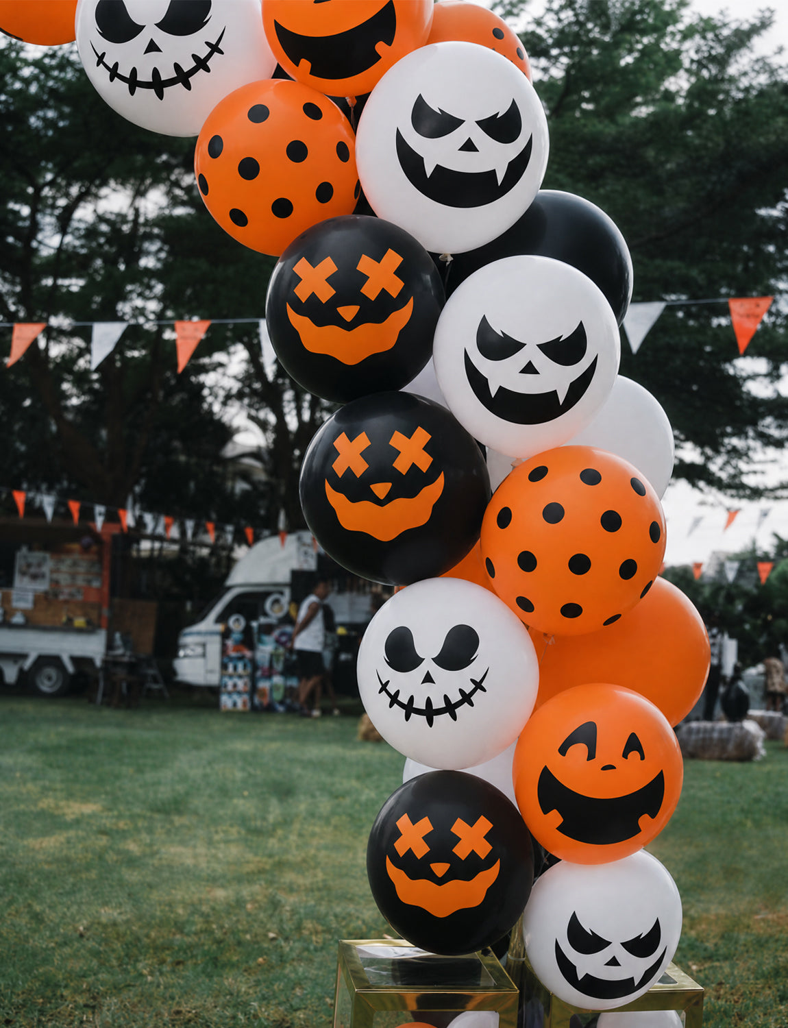 Halloween Party Balloons, 50 Pcs 12 Inch Orange Black White Balloons 5 Styles Halloween Printed Balloons, Ghost, Pumpkin and Skull Balloons, Spooky Latex Balloons for Birthday Party Decorations