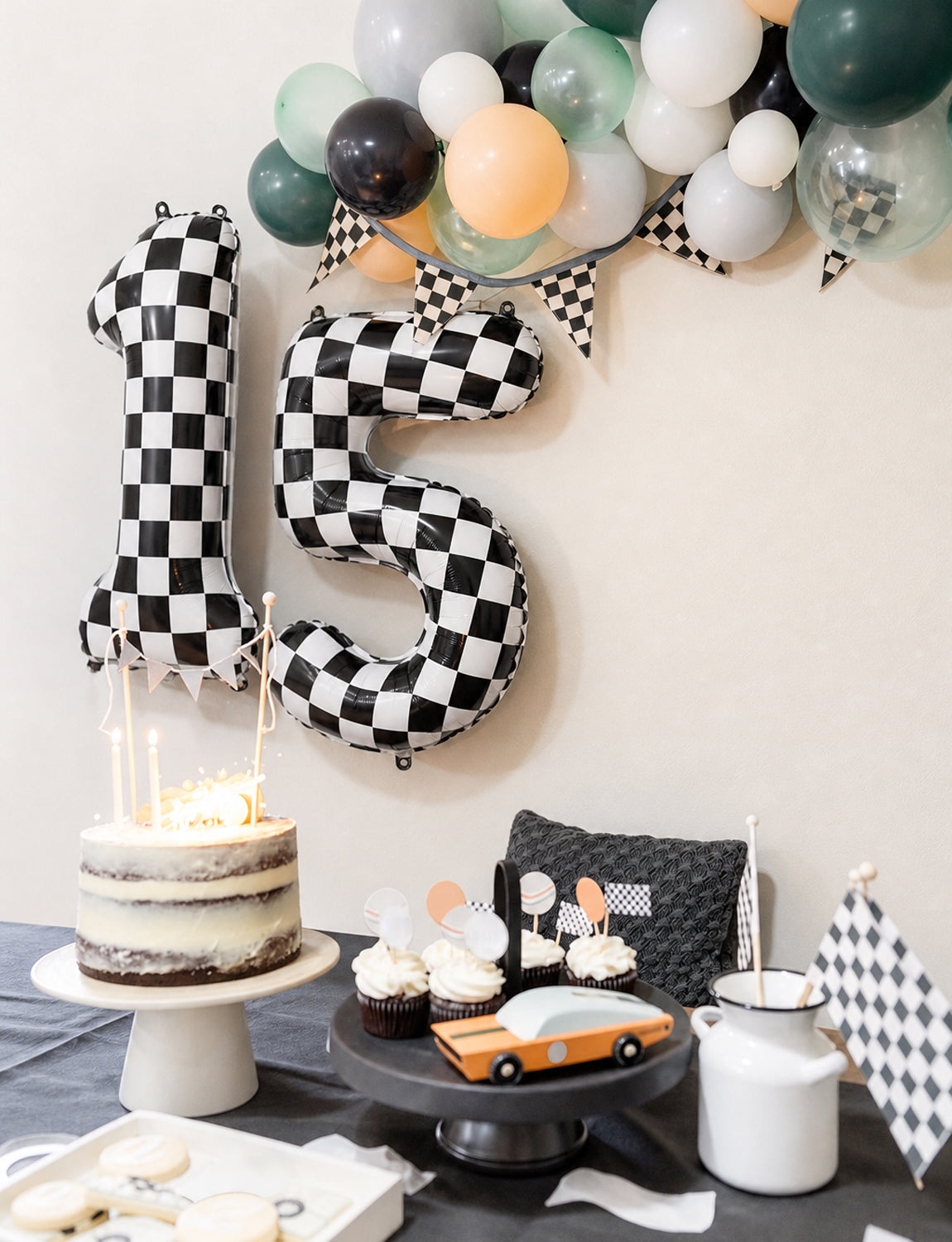 40 Inch Checkered Number 5 Balloon for Racing Birthday Decorations Large Number 5 Balloon, Black and White Foil Balloon for Birthday, Baby Shower, Race Car and Checkered Flag Party Decorations