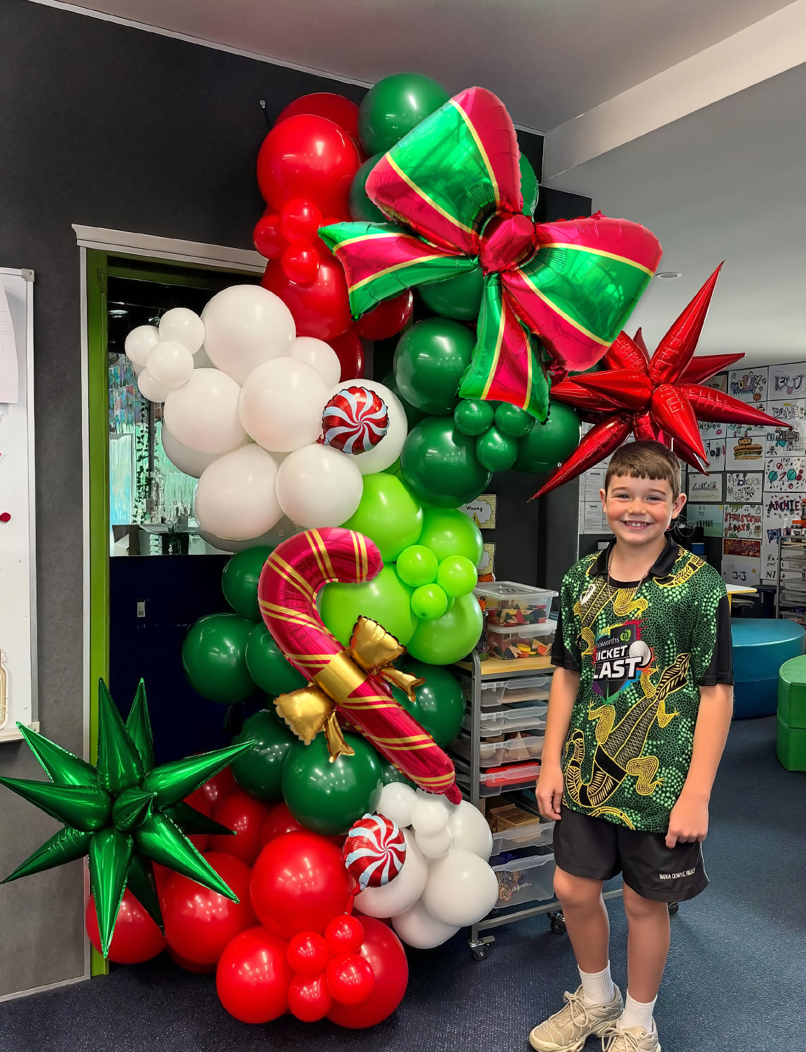 Adeyoo Christmas Balloon Arch Kit Garland - Xmas Balloons with Red Green Balloon, Large Bow, Candy Cane, Merry Christmas Foil Balloons for Birthday Xmas Party Decorations, Indoors Outdoor