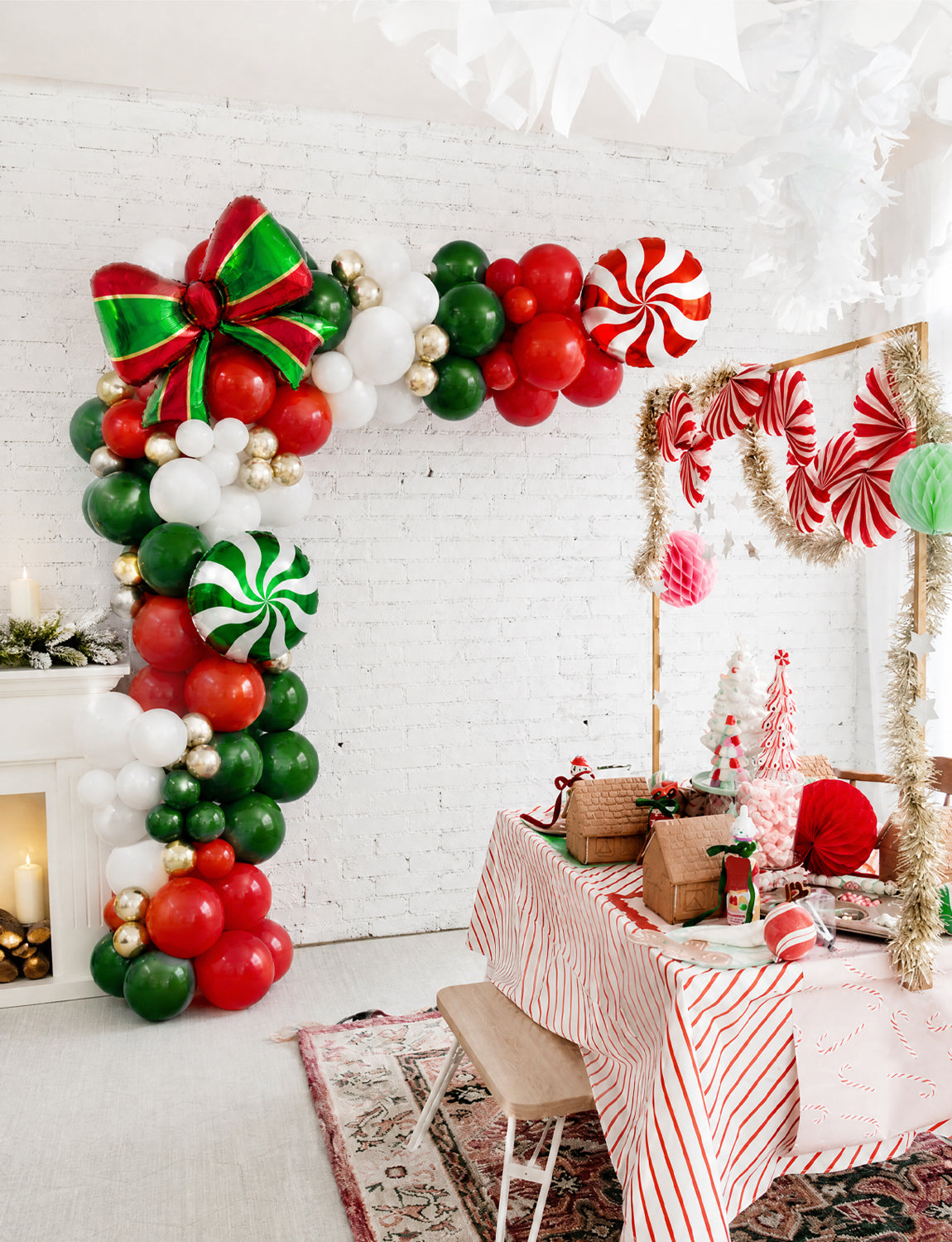 Christmas Balloon Garland Arch Kit, Red Green Gold Christmas Balloon 131 Pcs Red Green White Gold Latex Balloons with Christmas Bow, Candy Cane Foil Balloons for Christmas New Year Party Decor