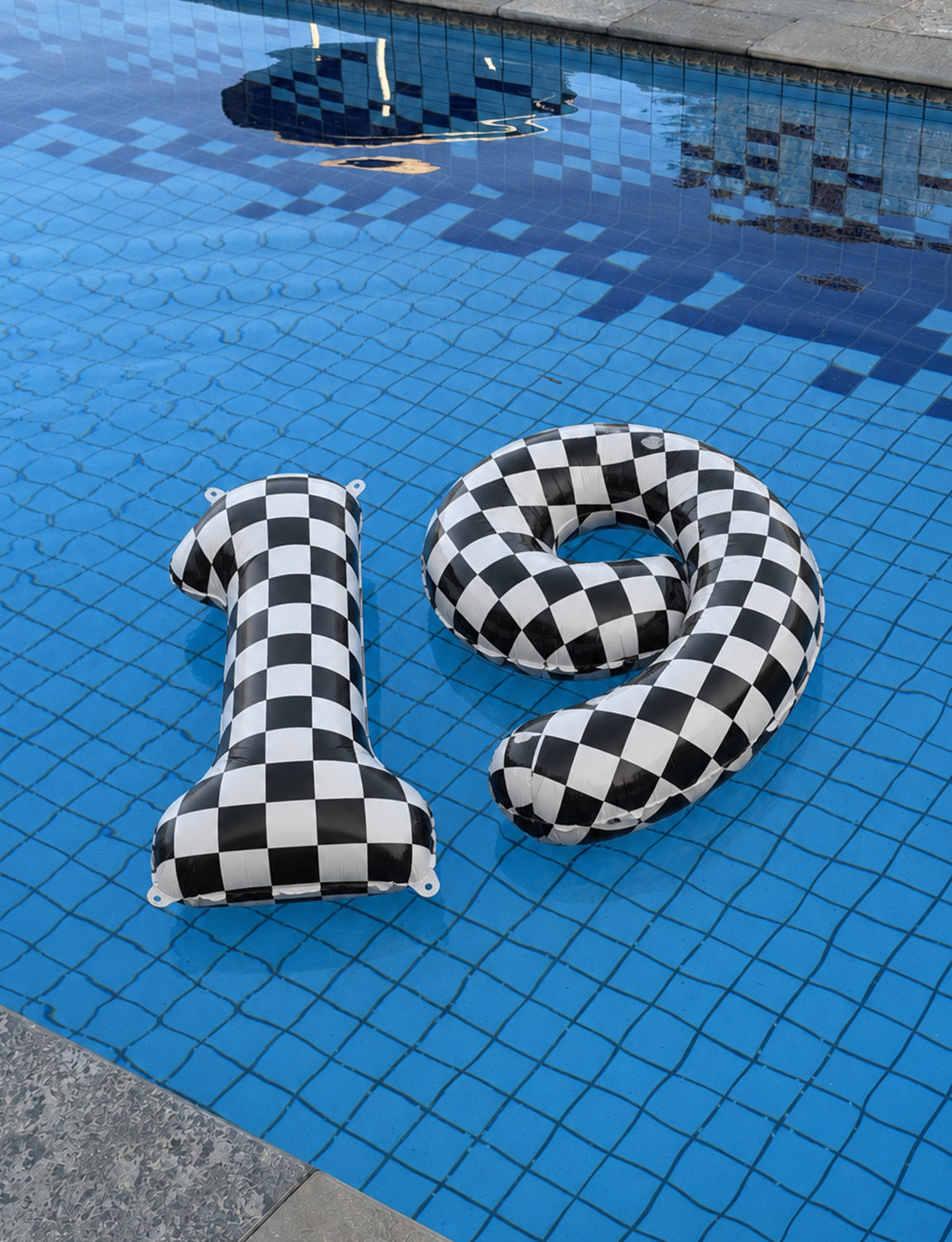 40 Inch Checkered Number 1 Balloon for Racing Birthday Decorations Large Number 1 Balloon, Black and White Foil Balloon for Birthday, Baby Shower, Race Car and Checkered Flag Party Decorations