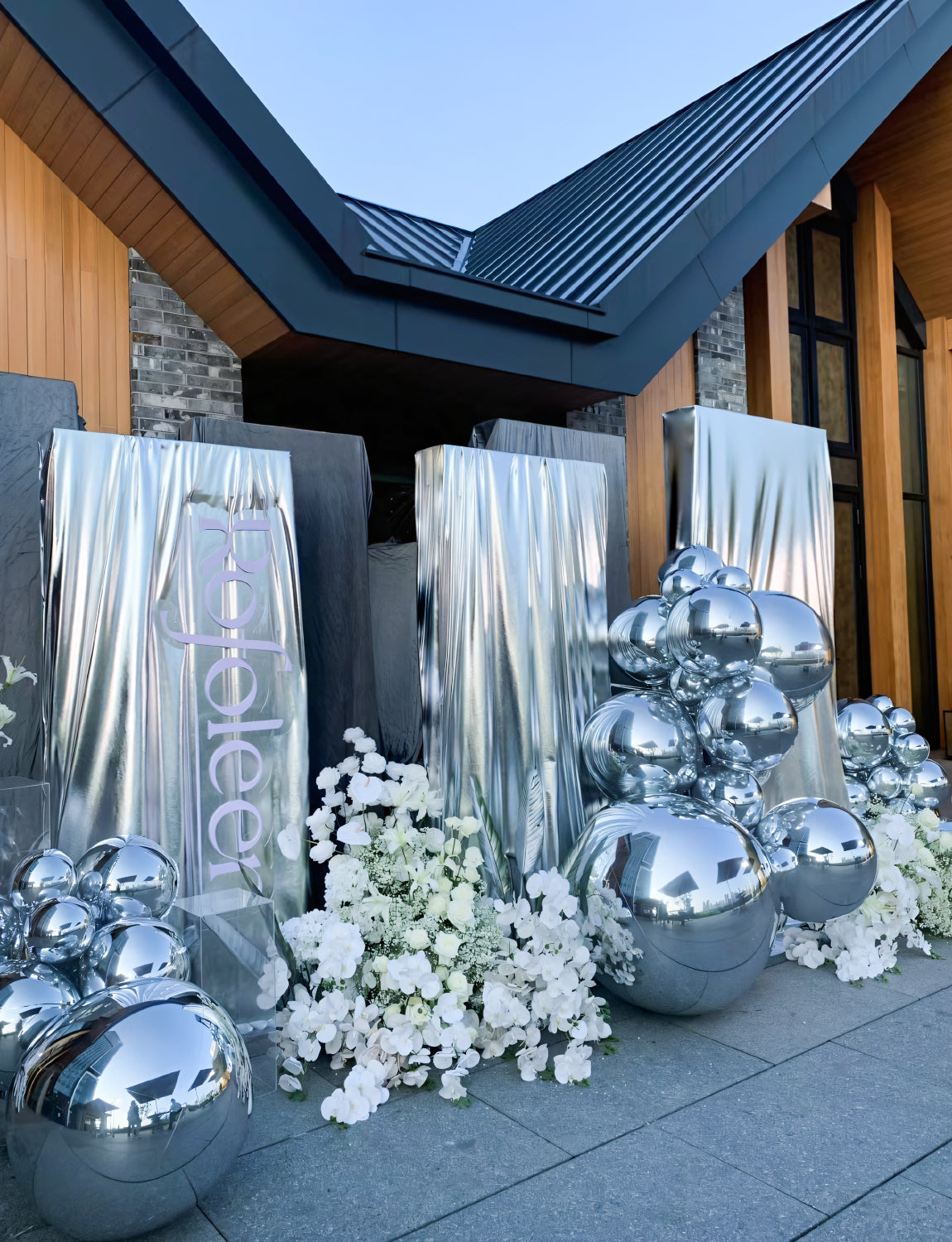 Silver Foil Balloons, 22" 18" 10" 4D Metallic Silver Balloons,14 Pcs Round Mylar Ball Balloons, Different Sizes Mirror Foil Balloon for Birthday Graduation Wedding Disco Party Decorations
