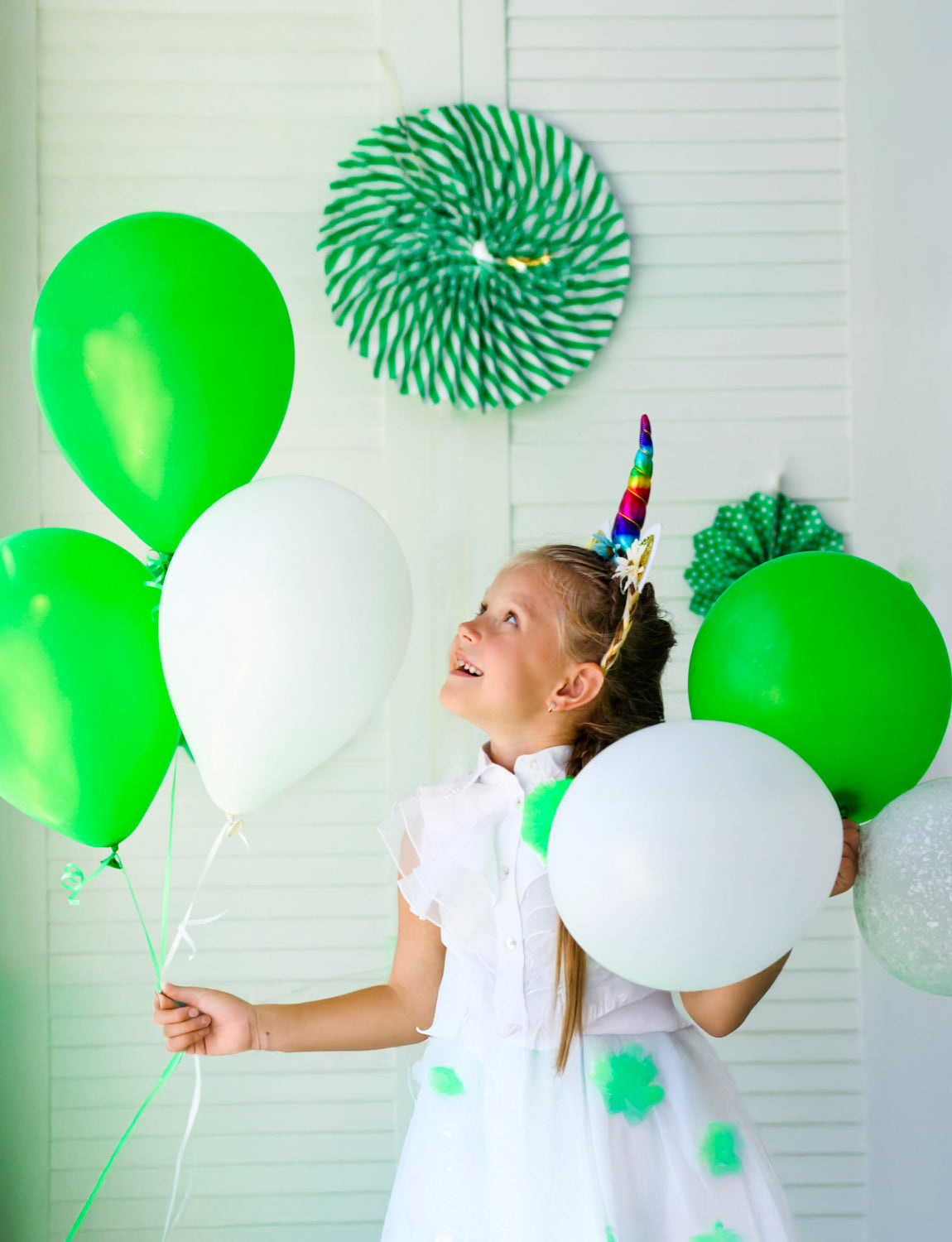 Adeyoo Green and White Balloons - 50 Pcs 12 inch St Patricks Day Balloons Green and White Party Balloon Natural Latex Balloon for St Patricks Day Jungle Safari Birthday Baby Shower Party Decorations