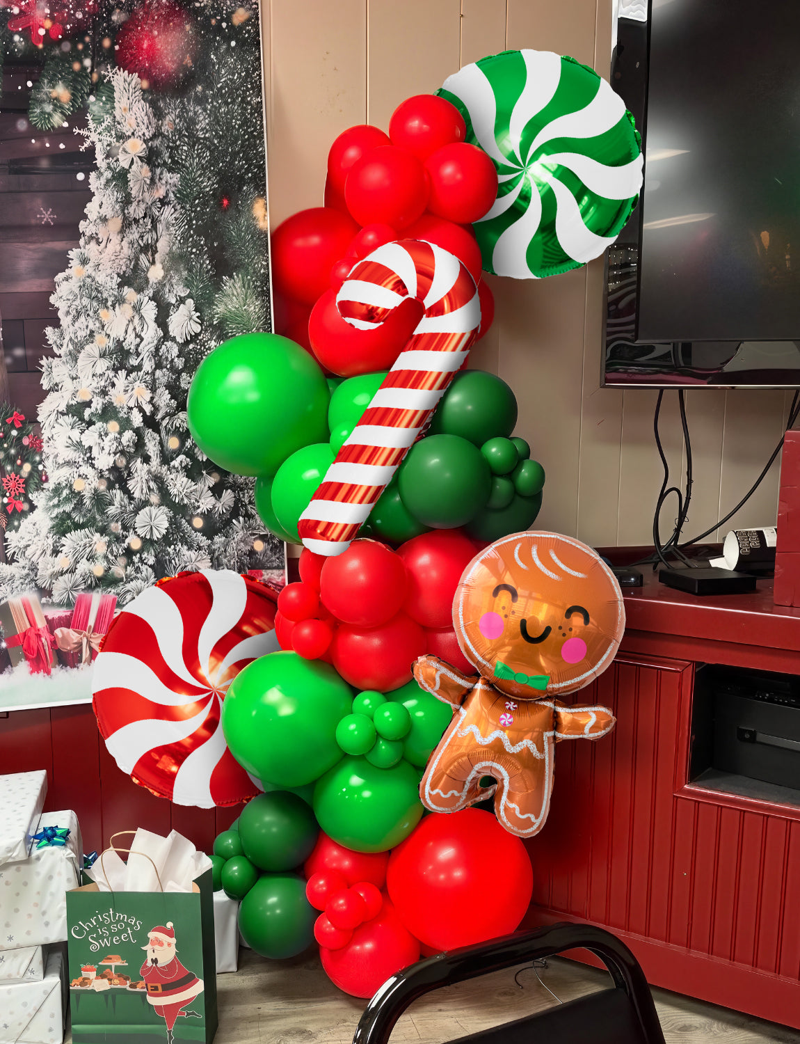 Adeyoo Christmas Balloon Arch Kit Garland - Xmas Balloons Arch with Gingerbread Man Candy Cane Foil Balloon, Red Green Gold Balloons for Xmas Party Supplies, Christmas Party Decorations
