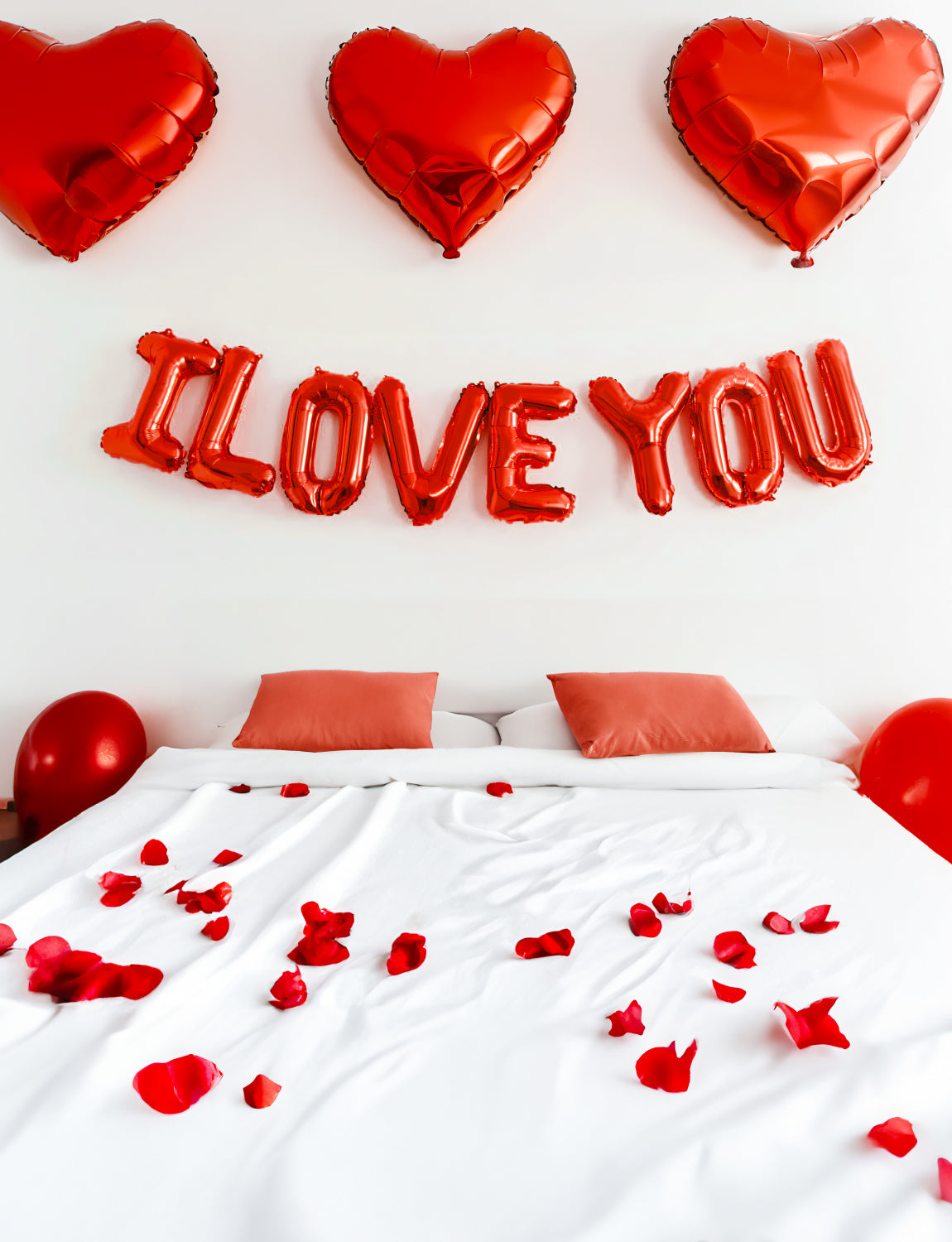Adeyoo I Love You Balloons Decorations for Her Him - 18 Inch Heart Balloons with Rose Petals, Red Valentines Foil Balloon for Romantic Valentines Wedding Anniversary Proposal Engagement Party Supplies