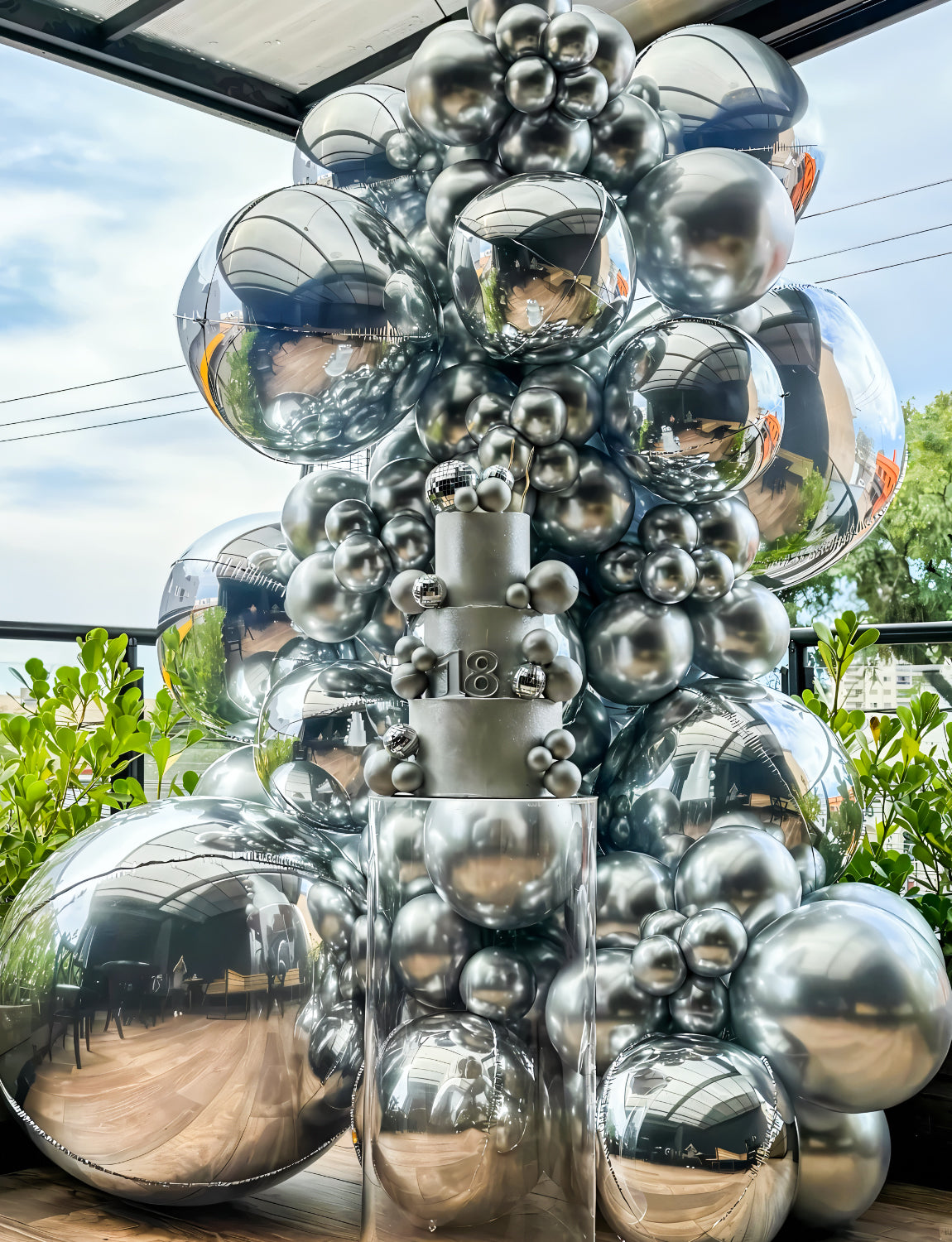 Silver Foil Balloons, 22" 18" 10" 4D Metallic Silver Balloons,14 Pcs Round Mylar Ball Balloons, Different Sizes Mirror Foil Balloon for Birthday Graduation Wedding Disco Party Decorations