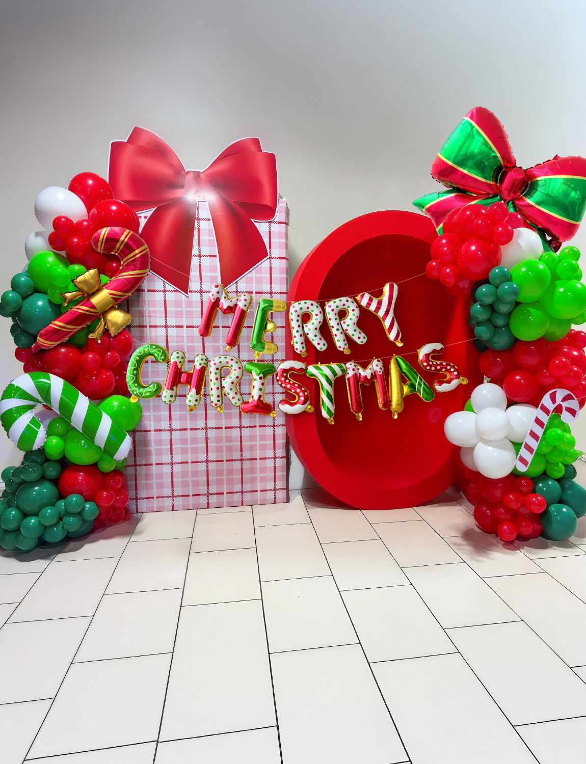 Adeyoo Christmas Balloon Arch Kit Garland - Xmas Balloons with Red Green Balloon, Large Bow, Candy Cane, Merry Christmas Foil Balloons for Birthday Xmas Party Decorations, Indoors Outdoor