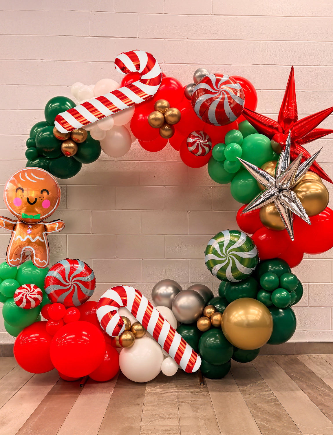 Adeyoo Christmas Balloon Arch Kit Garland - Xmas Balloons Arch with Gingerbread Man Candy Cane Foil Balloon, Red Green Gold Balloons for Xmas Party Supplies, Christmas Party Decorations