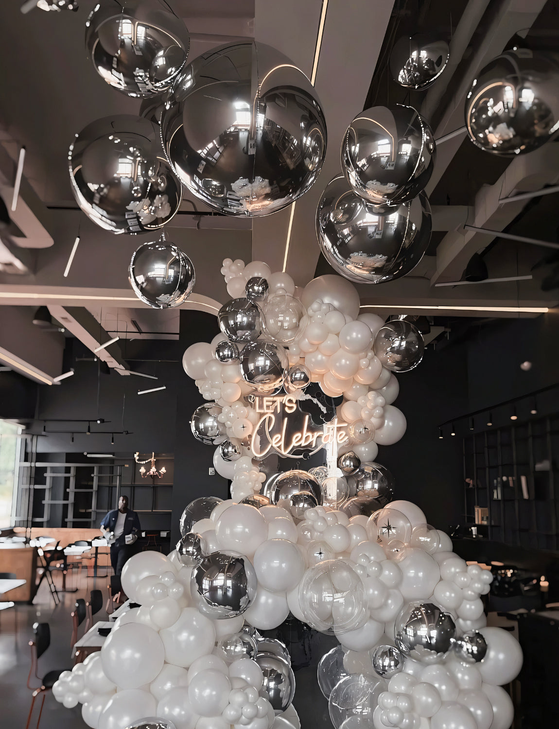 Silver Foil Balloons, 22" 18" 10" 4D Metallic Silver Balloons,14 Pcs Round Mylar Ball Balloons, Different Sizes Mirror Foil Balloon for Birthday Graduation Wedding Disco Party Decorations